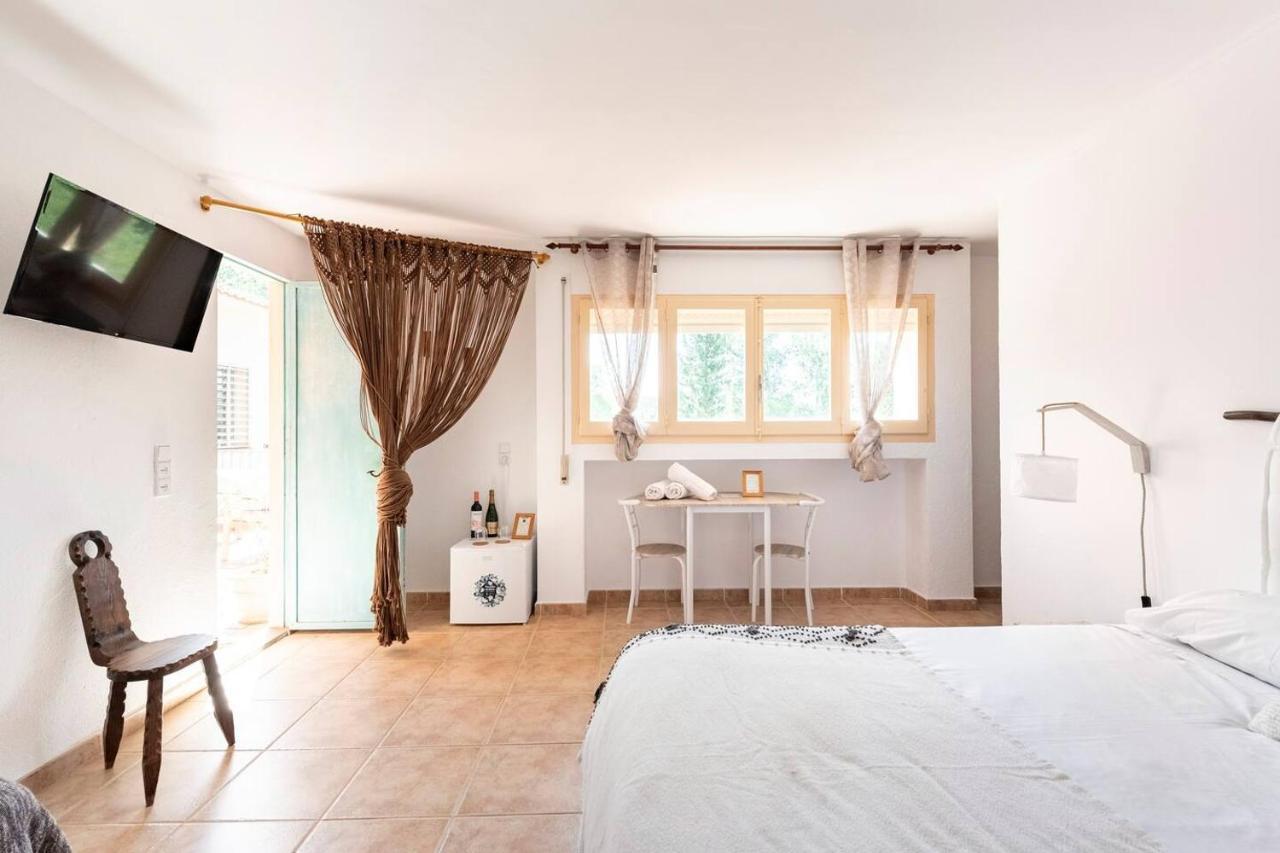 Aldeamia, Forest, Mountain View, At 8 Min Bed and breakfast *